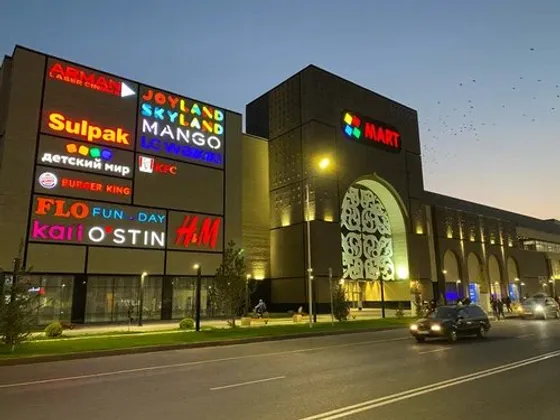 Miniso — ТРЦ Март — дүкен орналасқан сауда орталығы